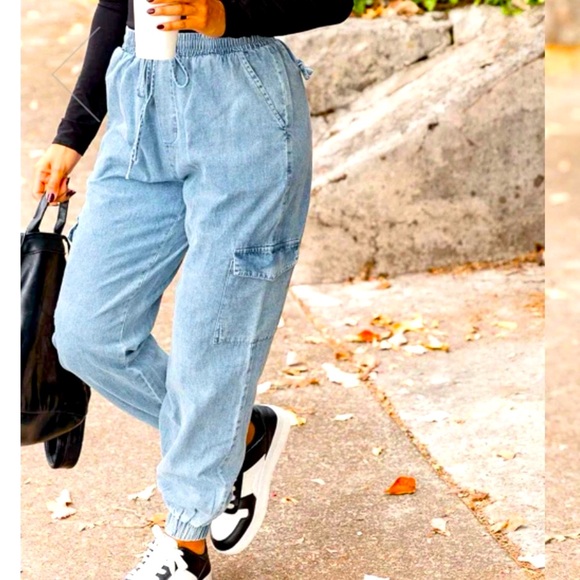 Pink Lily Chambray Cargo Joggers - Picture 1 of 6